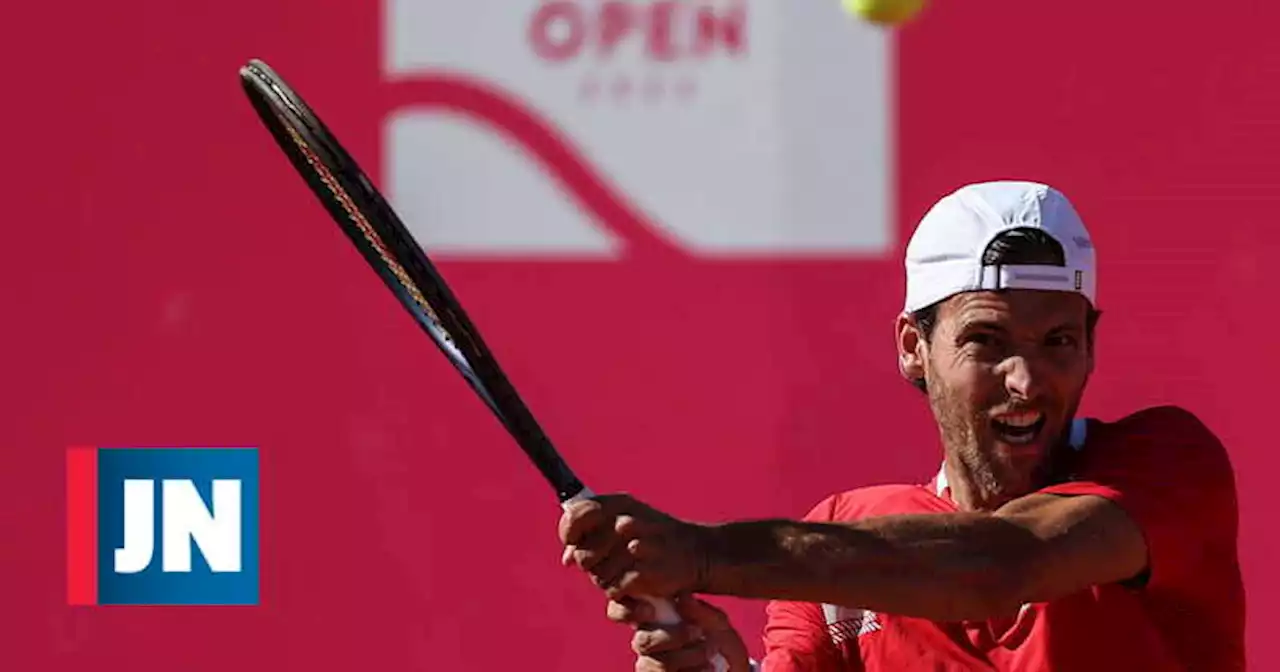 João Sousa desperdiça match-point e despede-se à primeira na qualificação