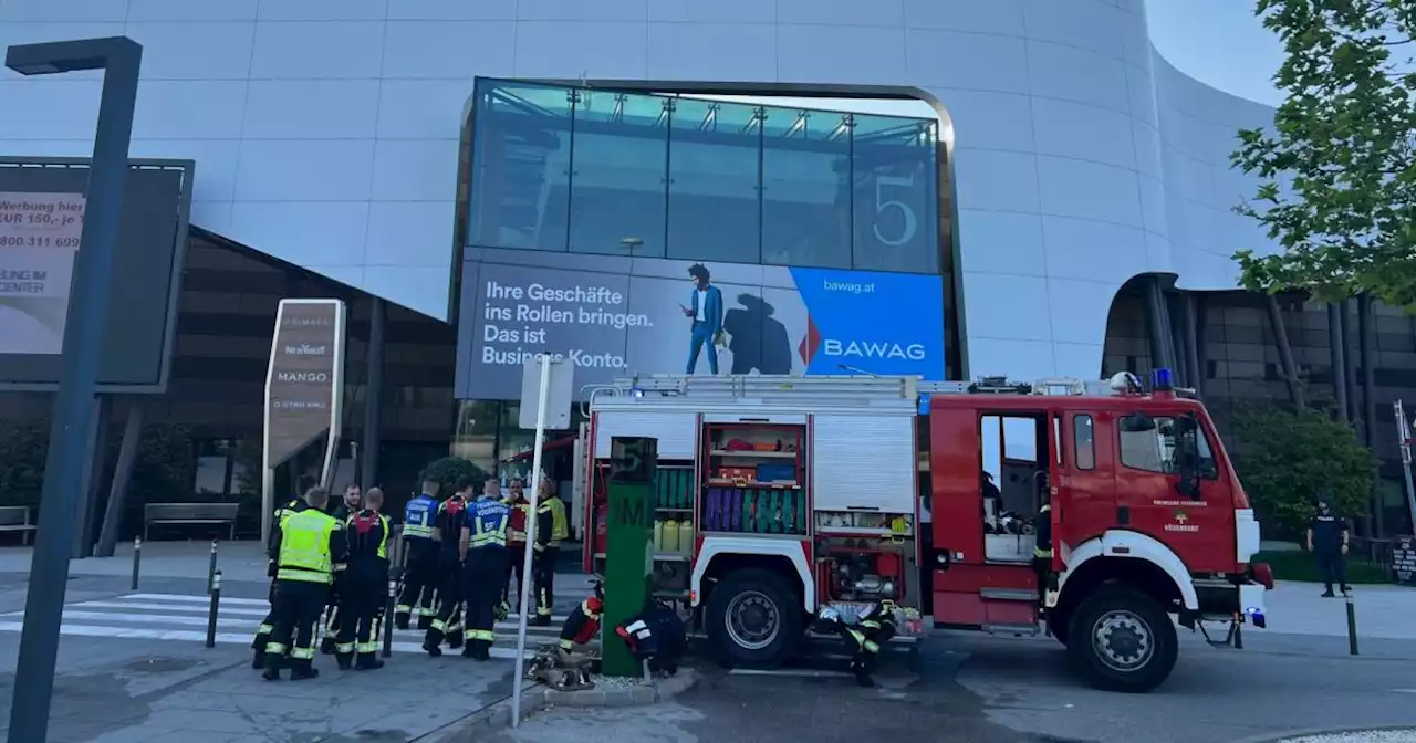 Rammbockbande löst bei Juwelier-Einbruch Brand in SCS aus