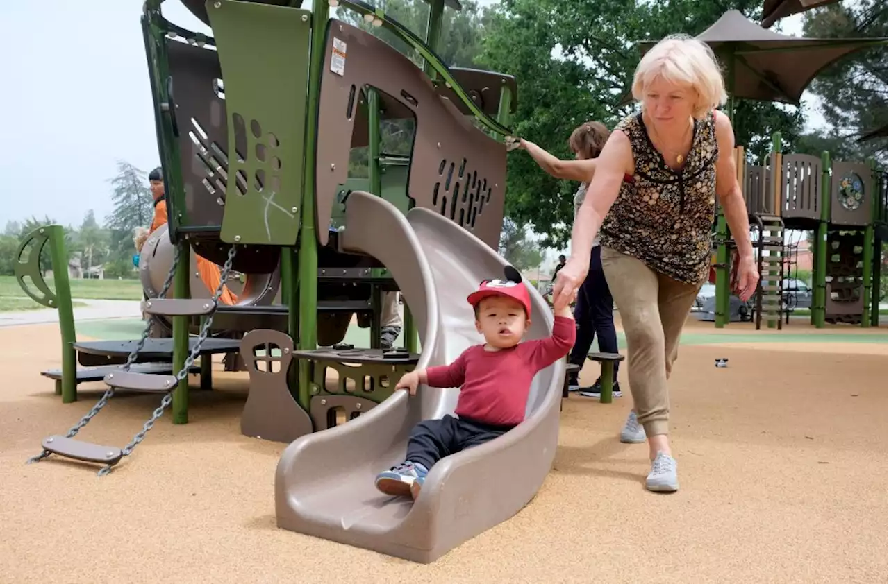 Pocket park in West Hills gets new children’s playground equipment