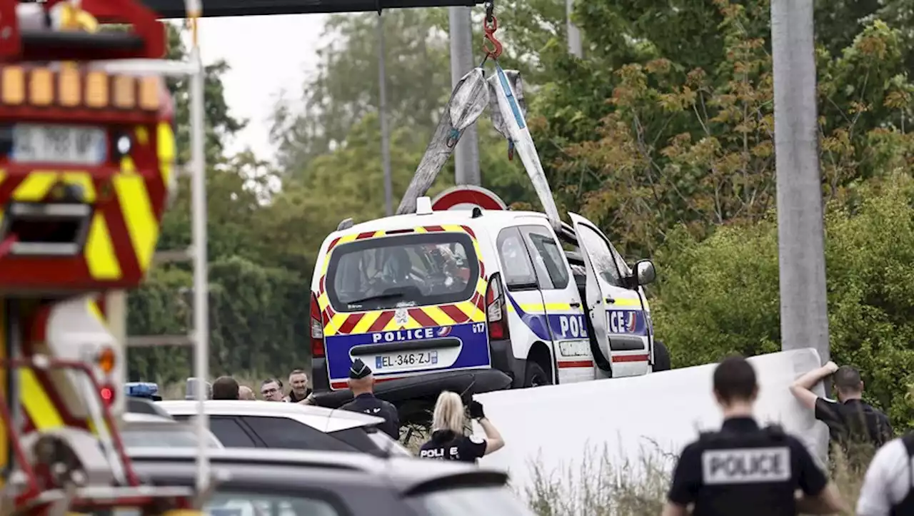 Trois policiers morts dans un accident de la route : Gérald Darmanin attendu au commissariat de Roubaix