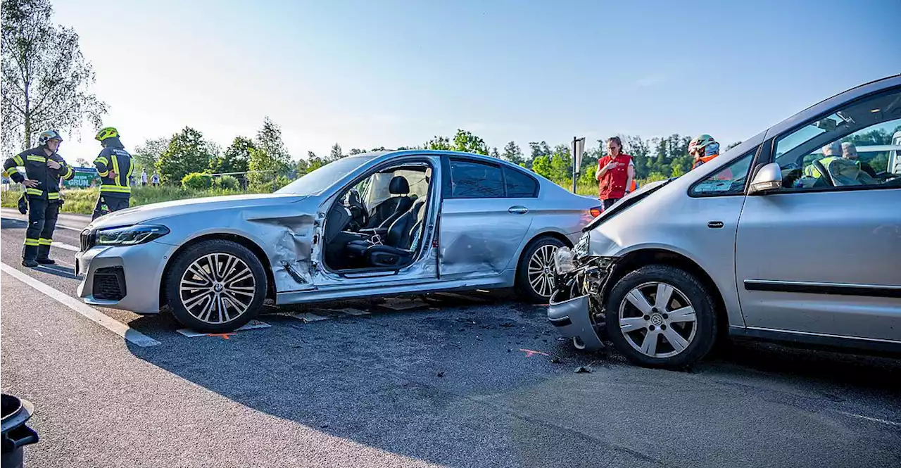 Vier Verletzte bei Pkw-Kollision in Sierning