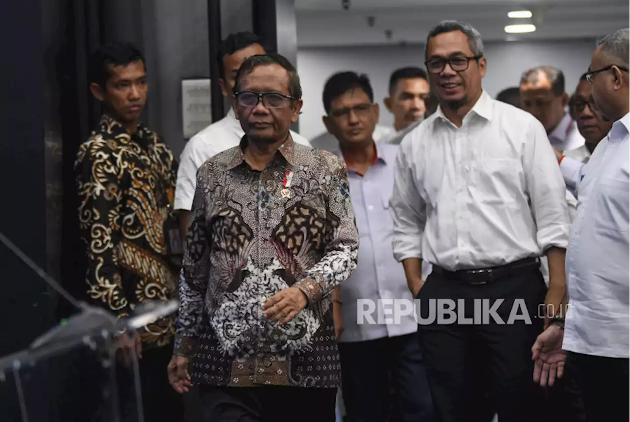 Mahfud MD Persilakan Kejagung Periksa Pegawai Kemenkominfo |Republika Online