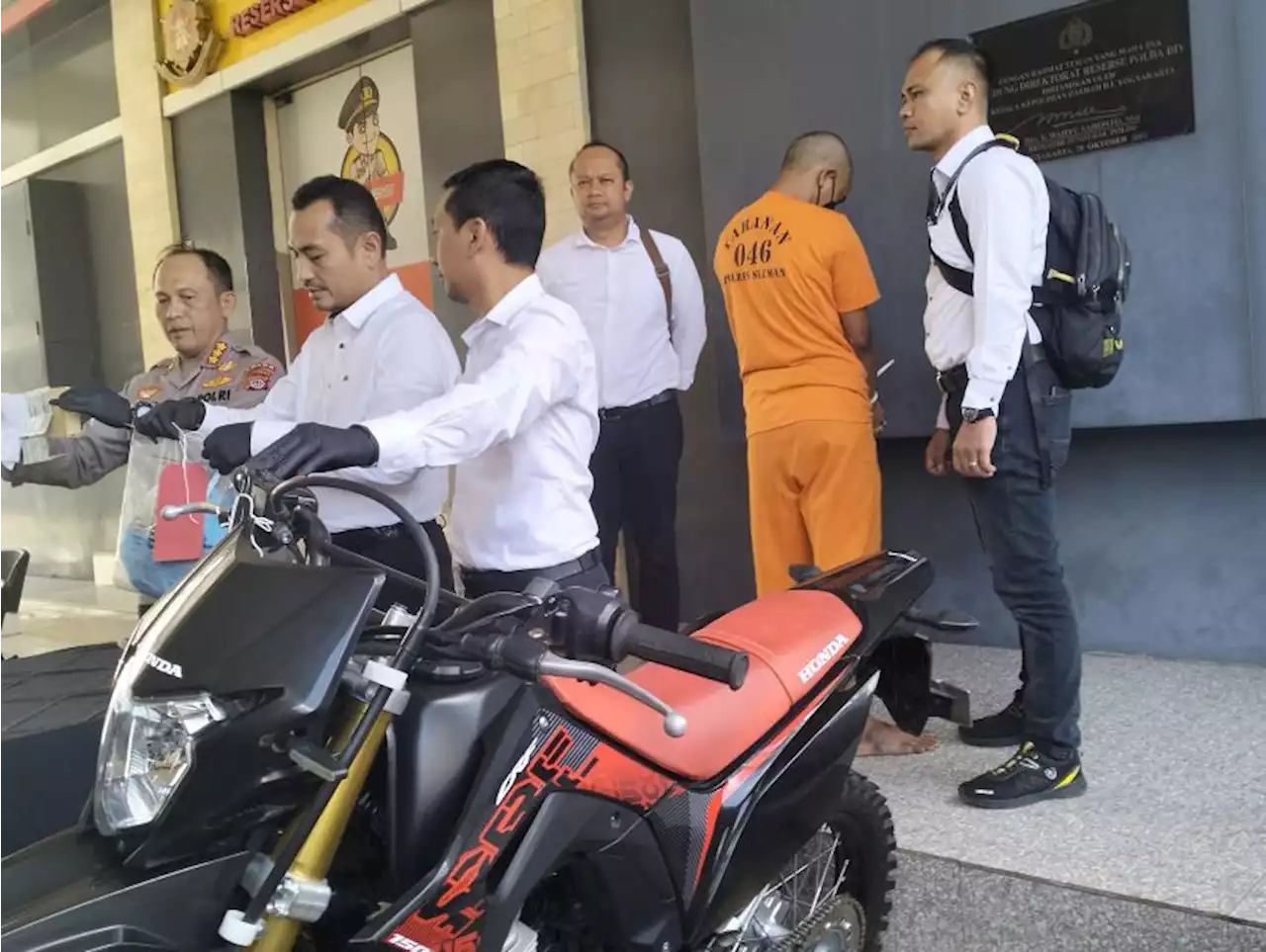 Pemuda Mabuk Sok Jagoan Aniaya Pengunjung Warmindo Viral, Tak Berkutik Ditangkap Polisi