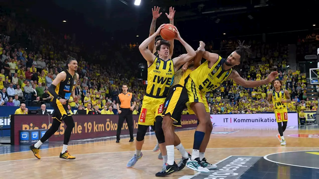 Basketball-Halbfinale erreicht: Ludwigsburgs Bähre trifft im Sitzen