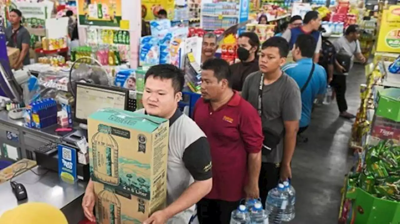 Malaysia Dilanda Panic Buying Air Mineral, Ternyata Ini Penyebabnya - Tribunnews.com