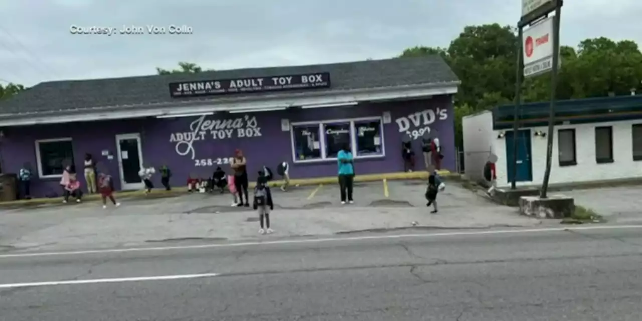 School bus stop in front of adult toy store causes concerns for parents