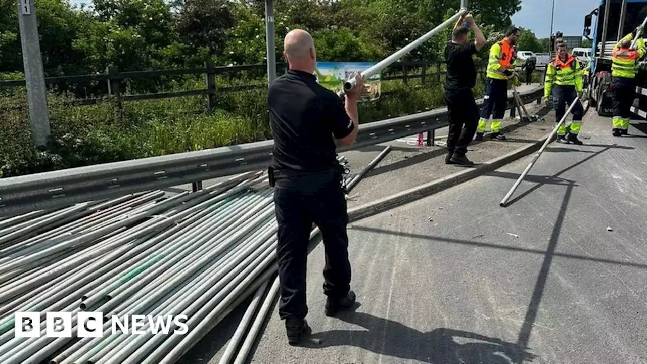 Disruption after trailer sheds load at Little Eaton Island