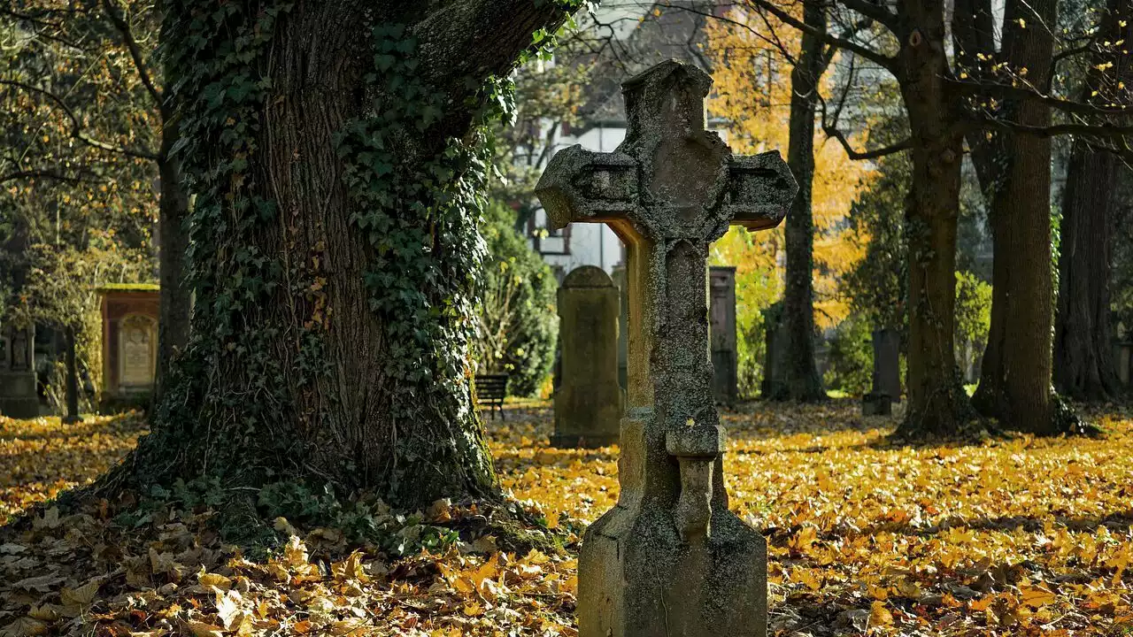 Paris : exhumations bâclées, ossements éparpillés, vols sur cadavres... Le témoignage choquant d'un ex-fossoyeur