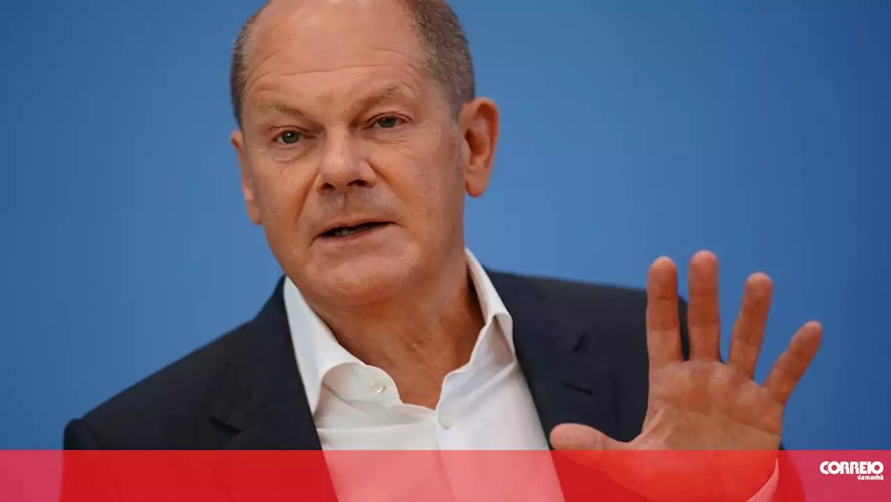 Olaf Scholz chama 'malucos' a ativistas do clima que se colam a quadros nos museus