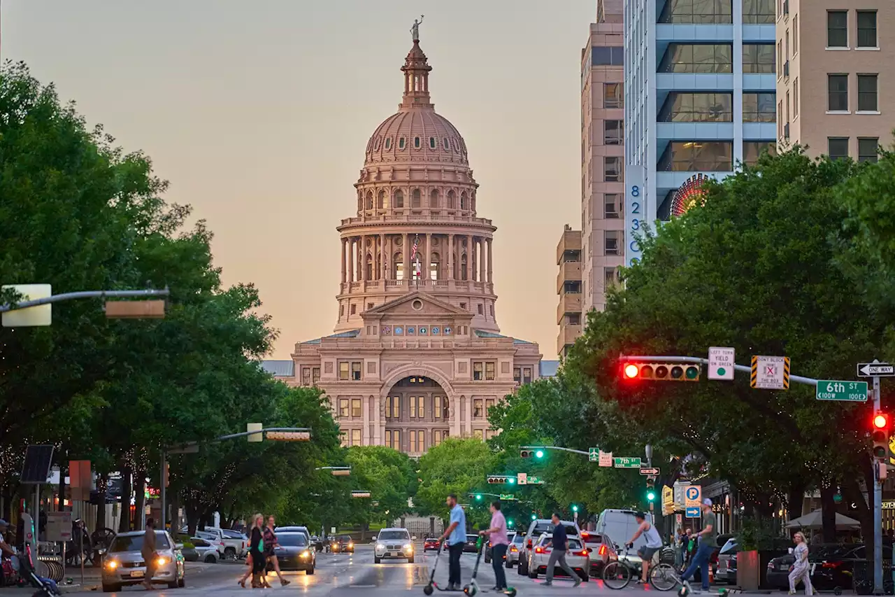 Does a Viral Video Show Texas House Speaker 'Either Really Drunk or Having a Stroke'?