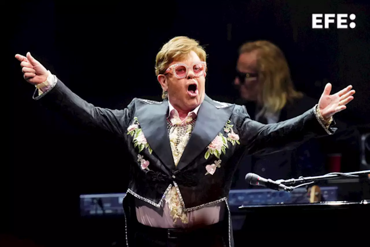 Gloriosa despedida de Elton John de su público en Barcelona