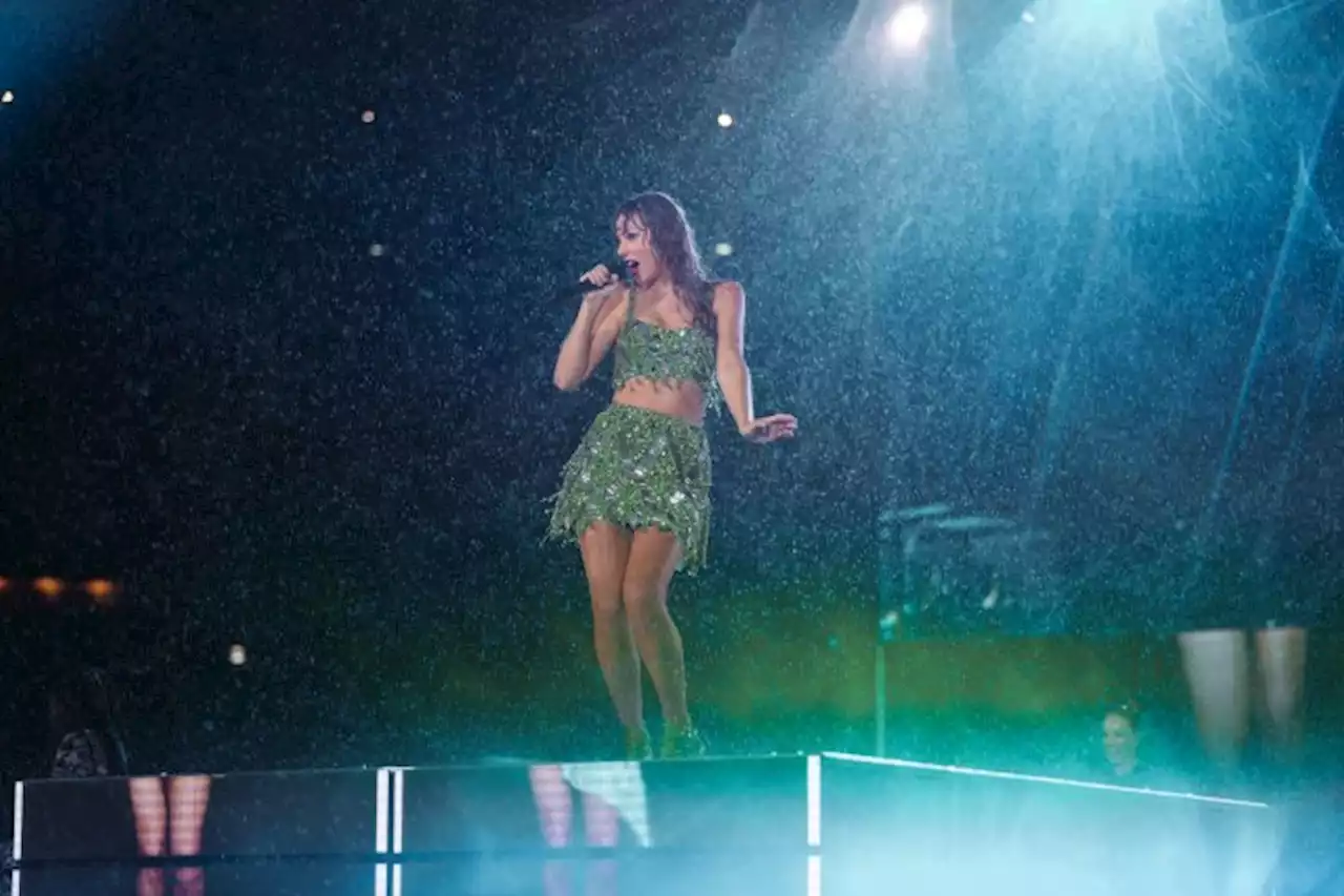 Taylor Swift’s Piano ‘Breaks’ During Concert After ‘Monsoon’-Like Rainstorm