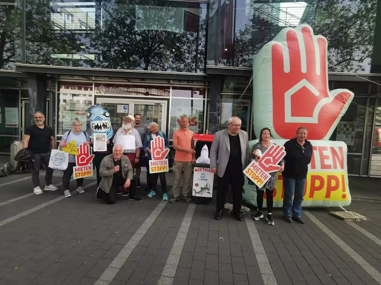 Zwangsräumung droht: Nach Protestaktion vor Veedels-Rathaus: Jetzt ist Kölns OB Reker gefragt