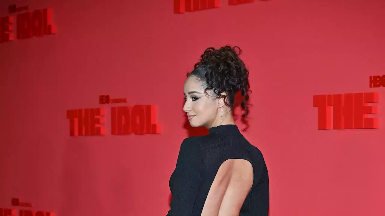 Lena Mahfouf jambes nues sur le red carpet : elle est victime de bodyshaming