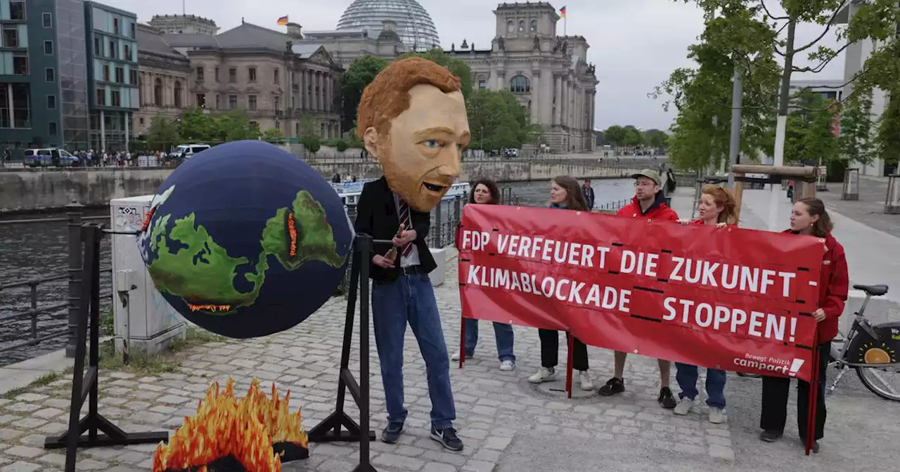 Heating row tensions raise temperature in Berlin coalition