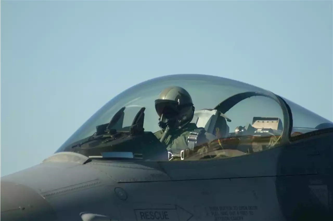 Guerra: pilotos ucranianos começaram a receber formação para usar F-16