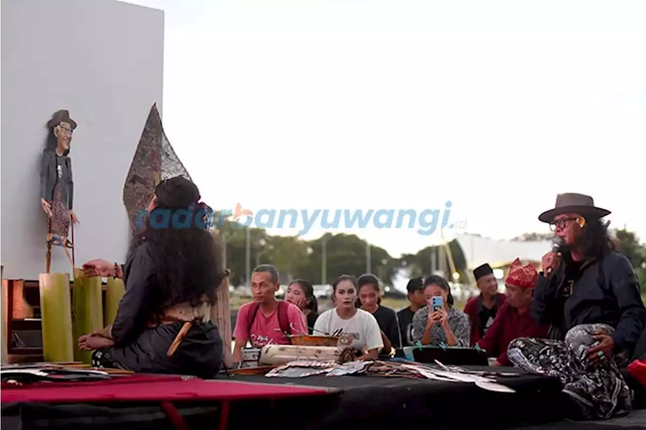 Memainkan Wayang Tradisi Jawa Hingga Luar Negeri