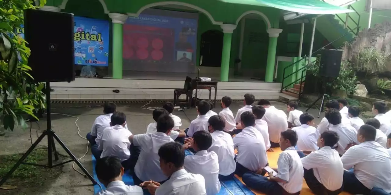 Hadapi Tantangan Era Digital, Siswa di Depok Diajak Cakap Bermedsos