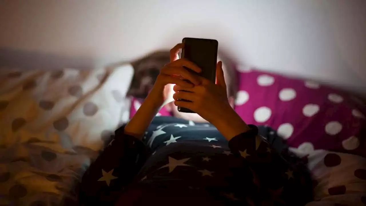 Social media presents 'profound risk of harm' for kids, surgeon general says