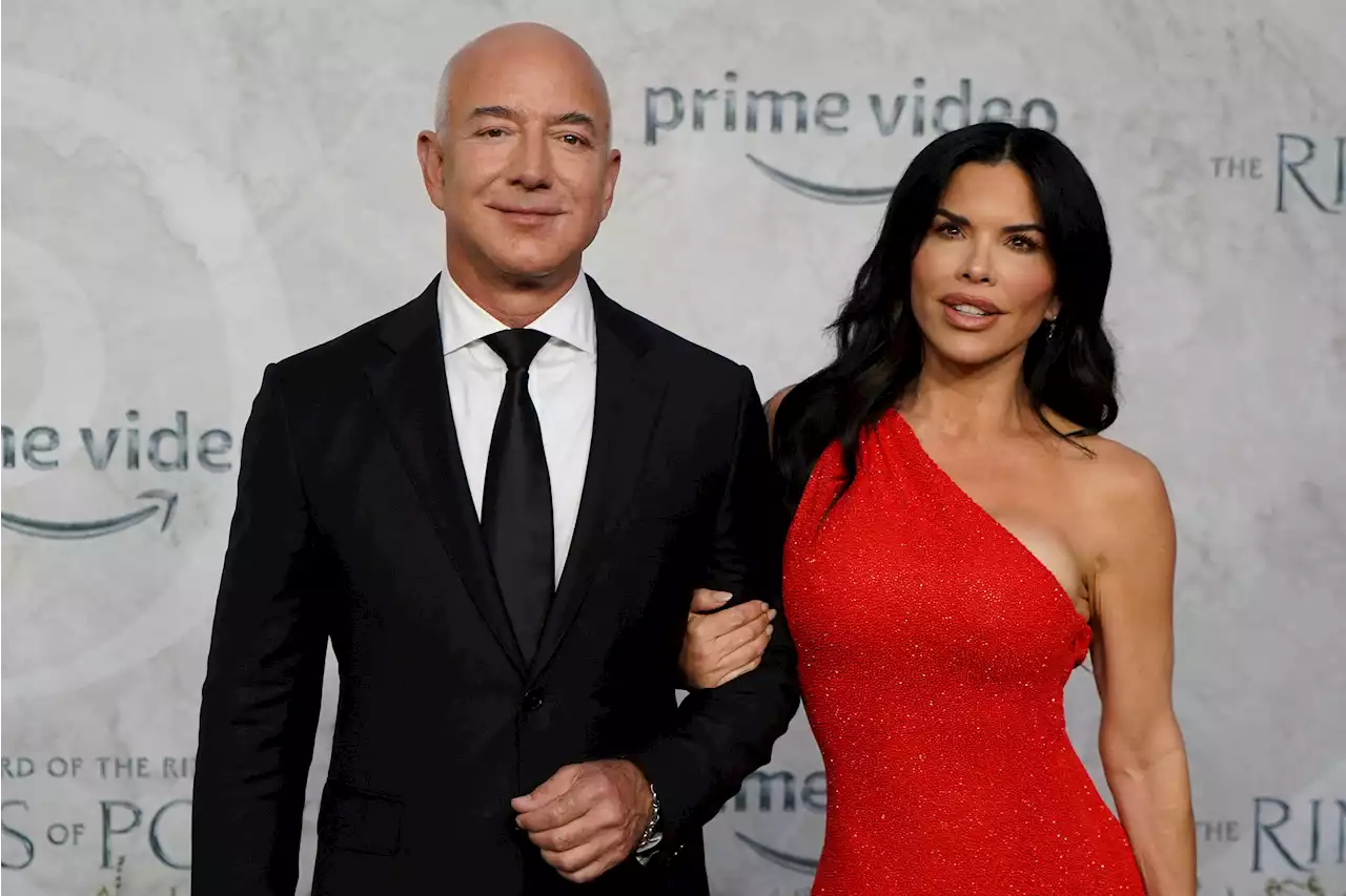 Jeff Bezos and Lauren Sanchez Are Engaged