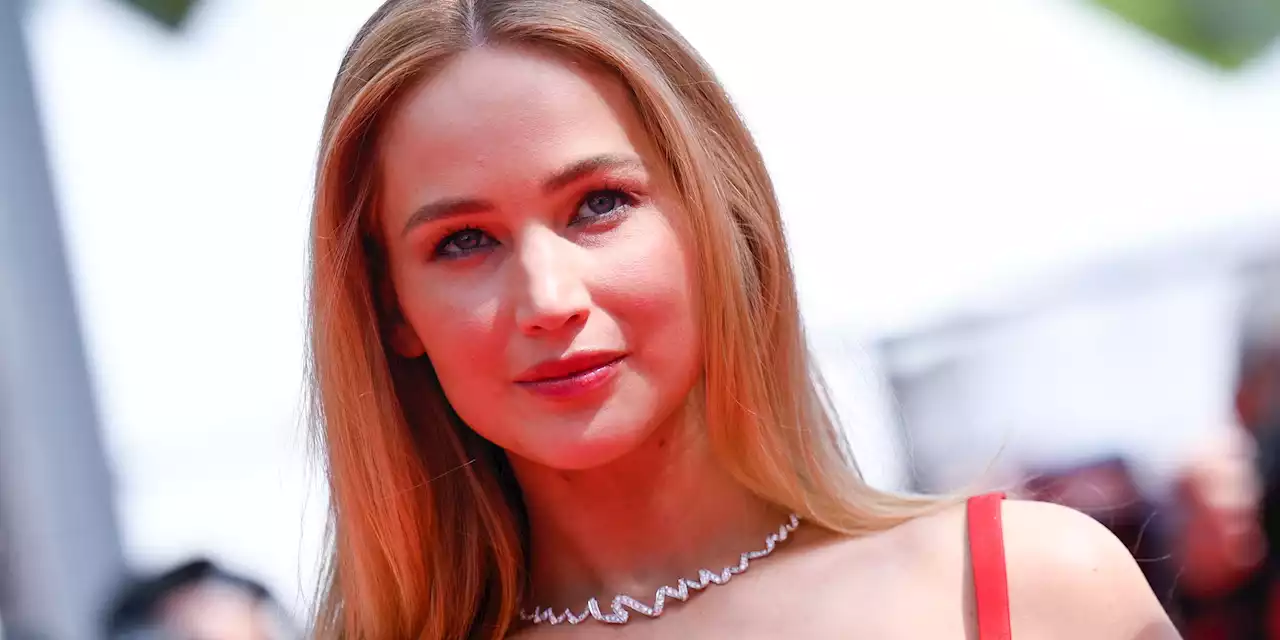 Jennifer Lawrence swaps her heels for flip-flops on the Cannes red carpet