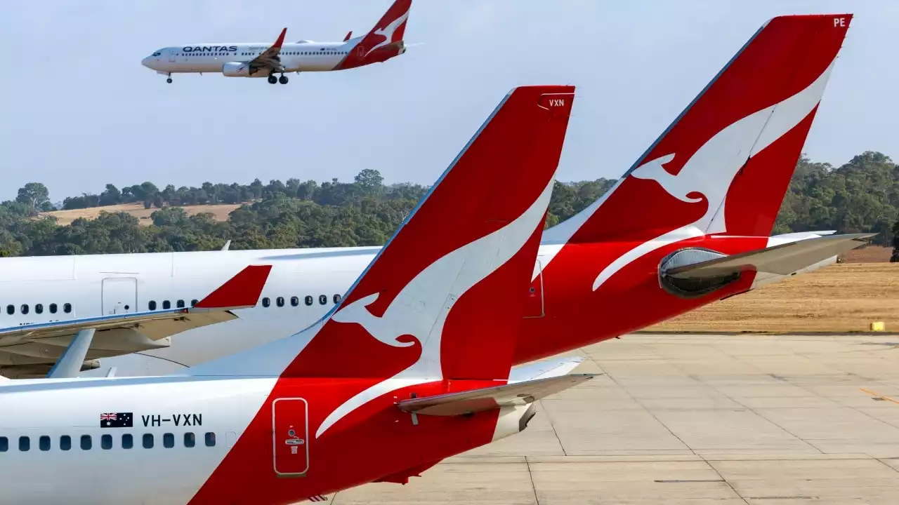 Qantas anticipates record profit