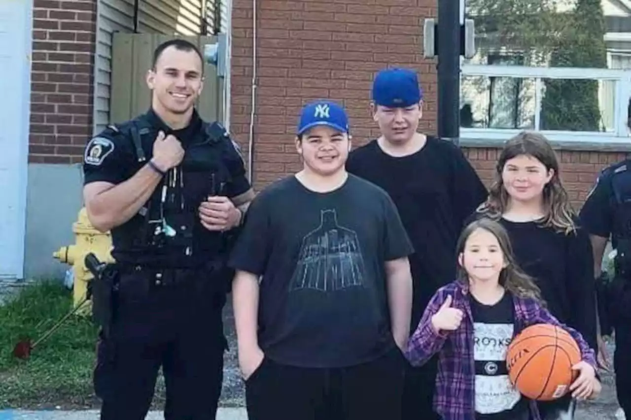 Police play basketball with kids in response to noise complaint