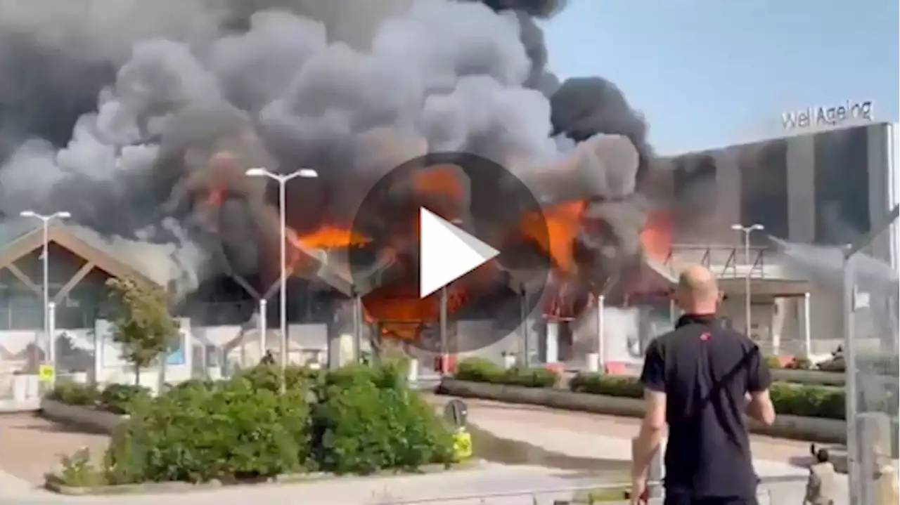 Incendio al centro commerciale 'Le Vele' di Desenzano del Garda