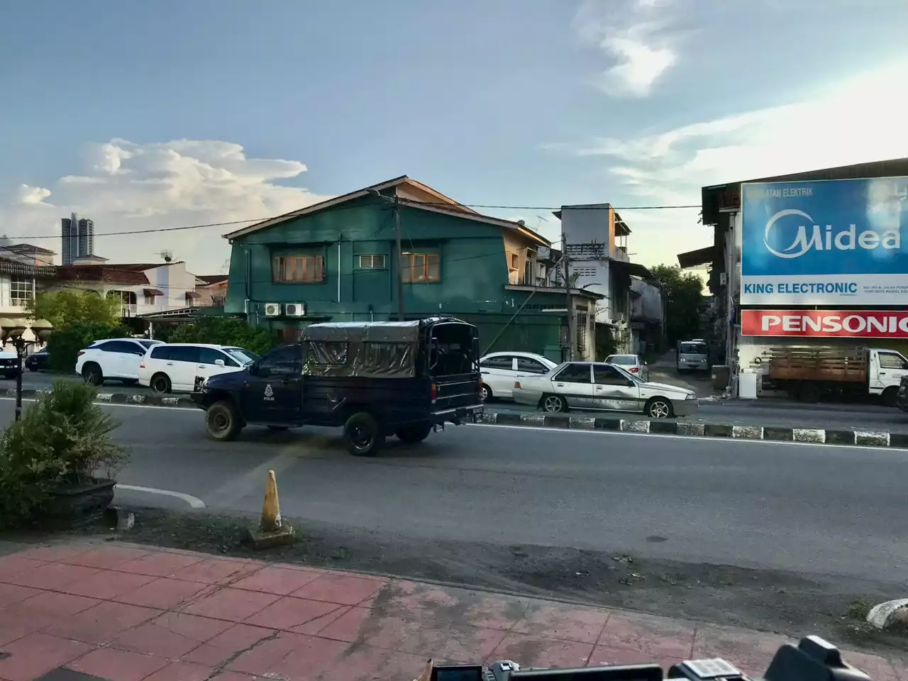 Bau busuk bawa penemuan mayat lelaki