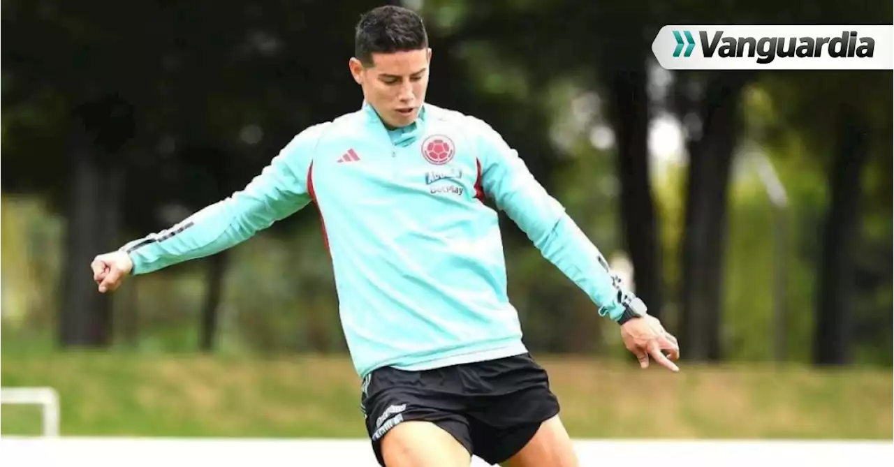 James Rodríguez entrenó en Bogotá, a la espera de resolver su futuro