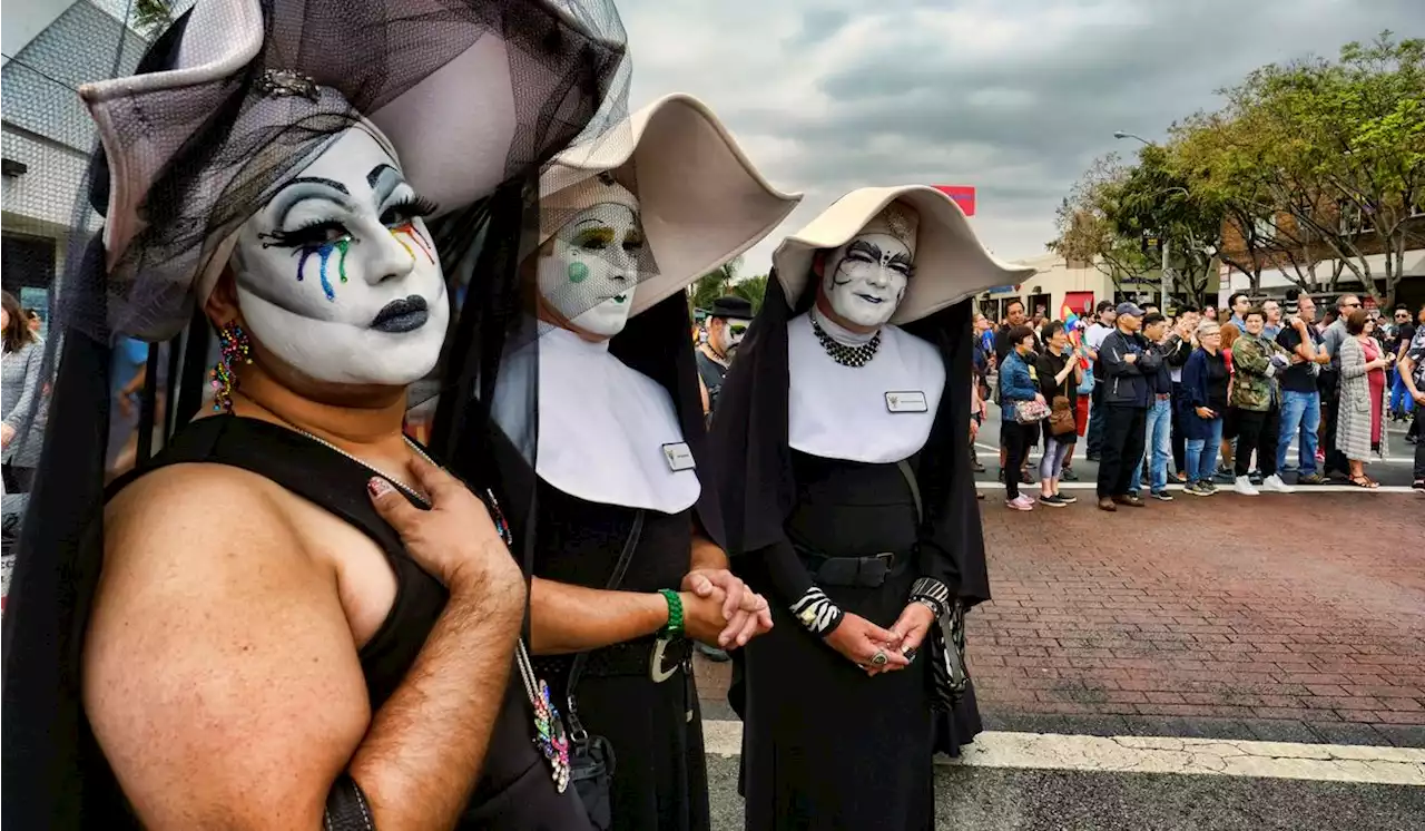 Dodgers apologize to drag queens dressed as nuns, reinvite them to Pride Night