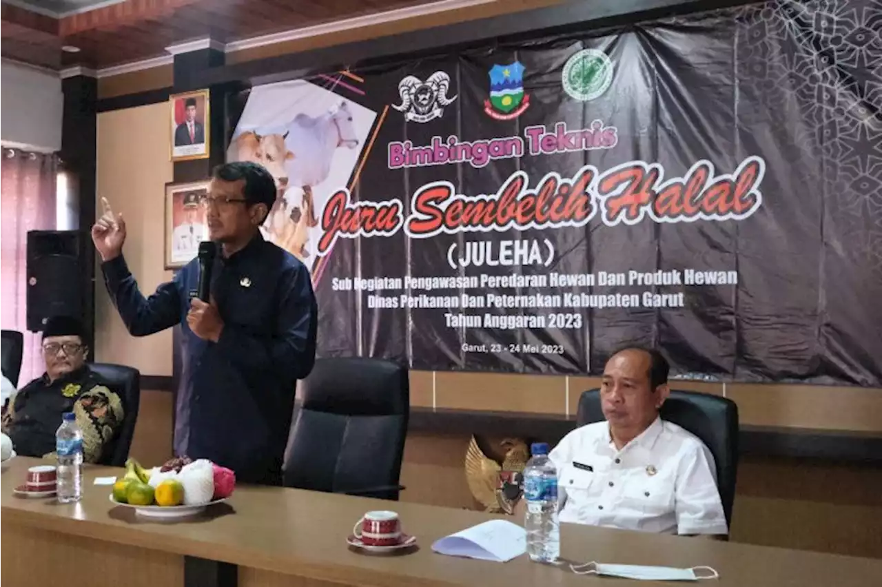 100 juru sembelih hewan di Garut dilatih untuk bersertifikasi halal