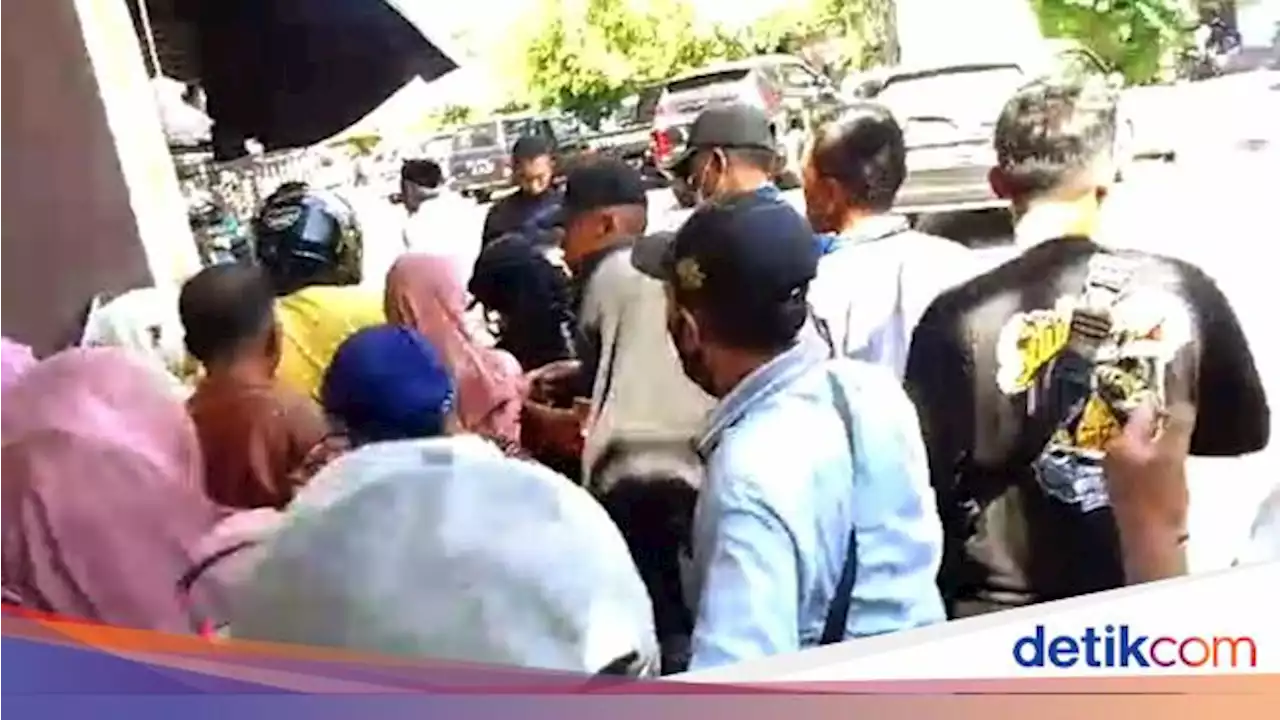 Praktik Pengobatan Pria Ngaku Suami Ida Dayak di Situbondo Dibubarkan Polisi