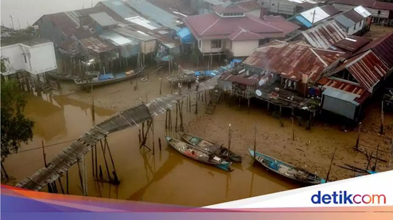 Menantang Maut! Begini Kondisi Jembatan Rusak di Jabung Timur