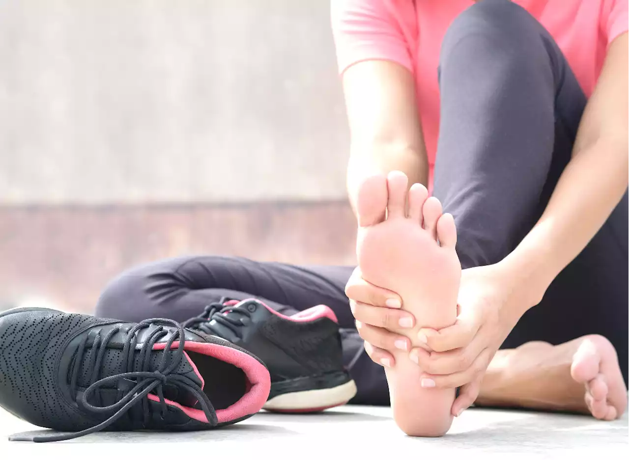 6 Daily Habits That Are Completely Destroying Your Feet