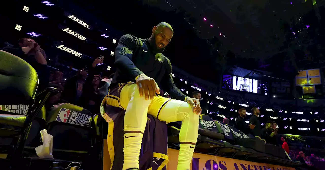 LeBron James diz que está a pensar no adeus ao basquetebol. Mas há muitos milhões de dólares e uma questão familiar no caminho