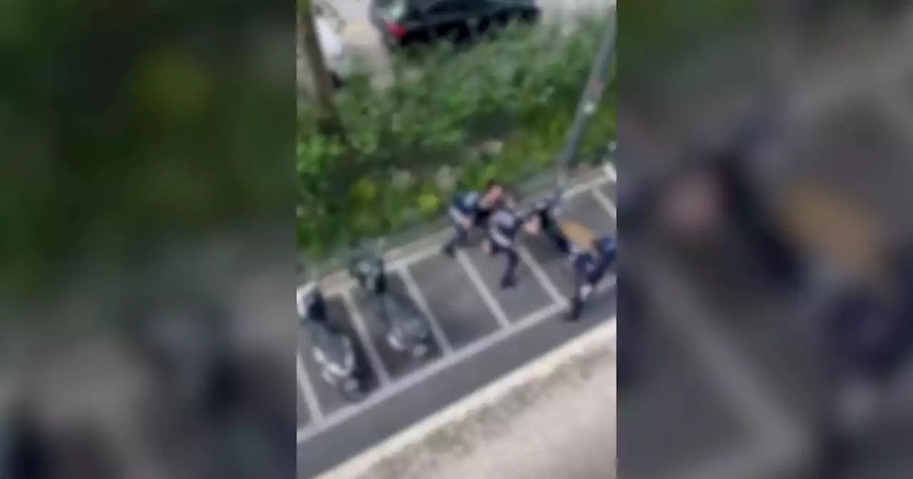 Milano, donna trans picchiata con il manganello e immobilizzata da agenti della municipale (anche con spray al peperoncino): la video-denuncia - Il Fatto Quotidiano