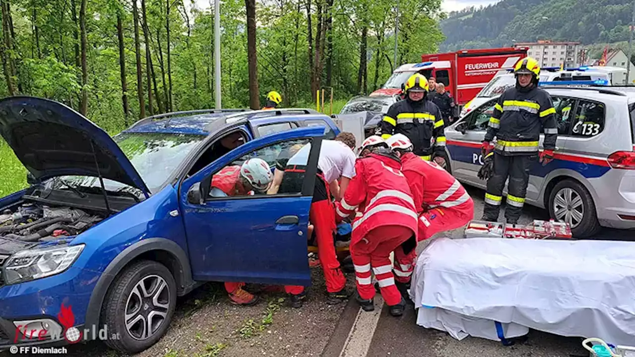 Stmk: Verletzte Person bei Pkw-Auffahrunfall auf der B 116 in Kapfenberg