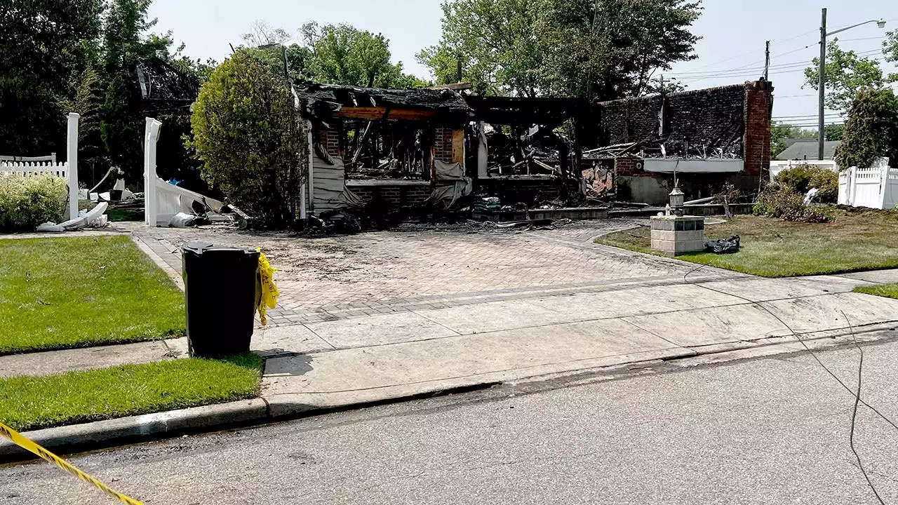 1 dead, 7 hospitalized after fire destroys Williston Park home