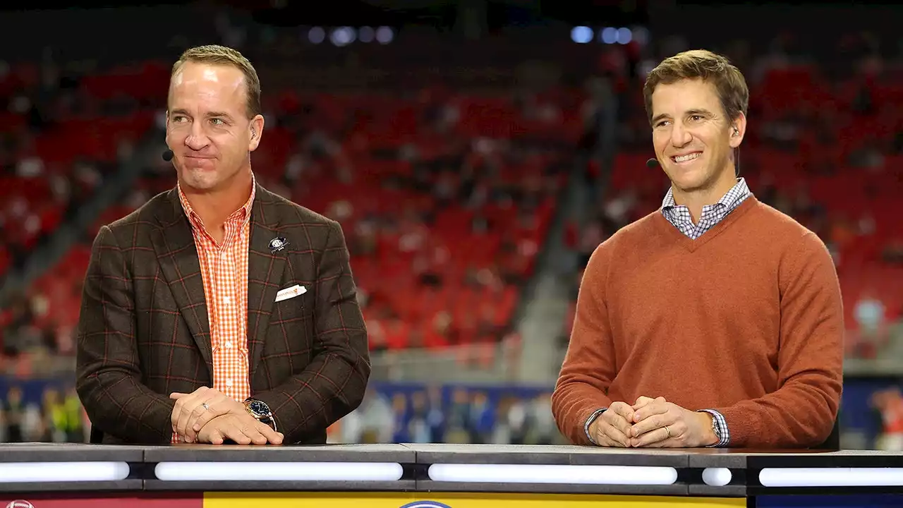 Eli Manning unleashes hilarious roast of brother Peyton Manning after Sports Emmy win