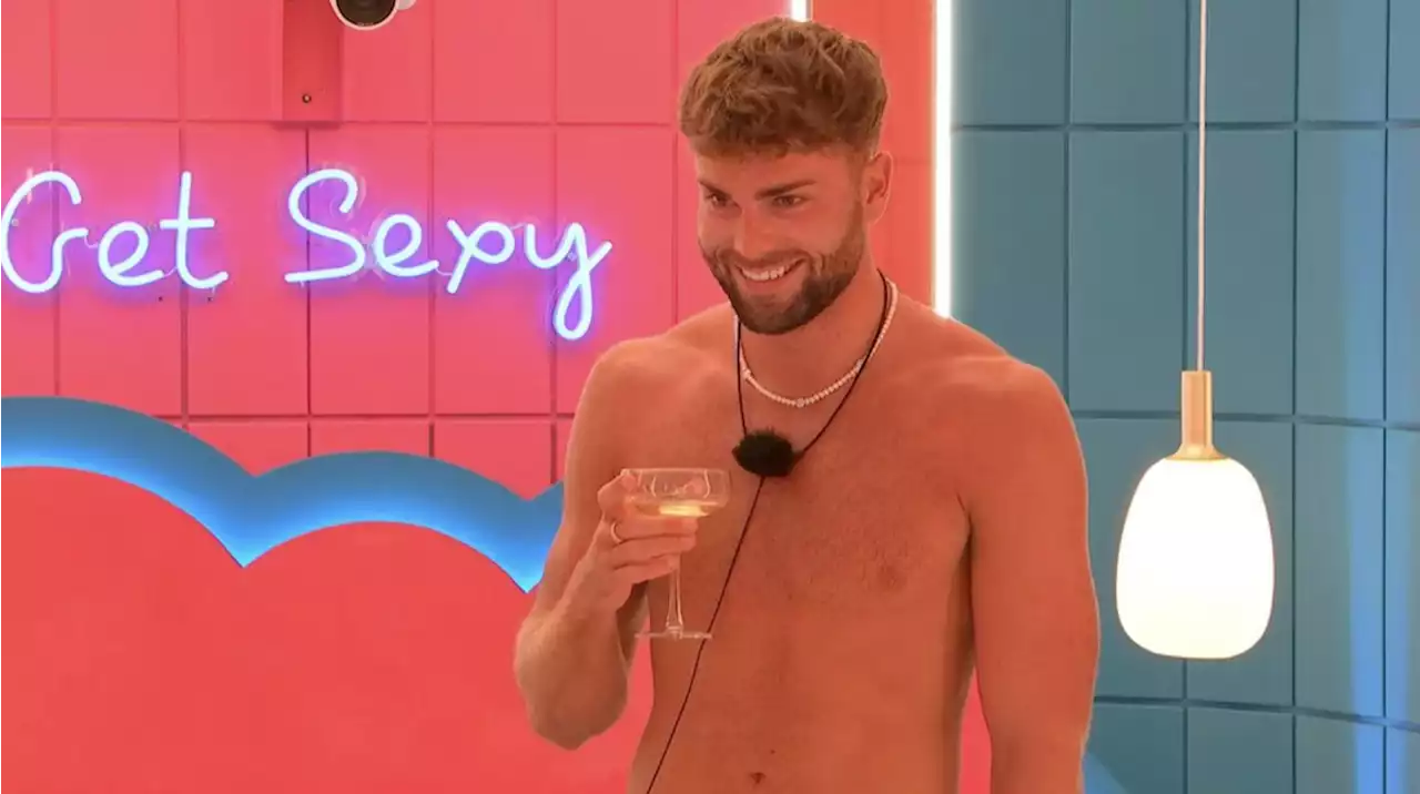 Love Island’s Tom Clare shows off his HUGE package 👀