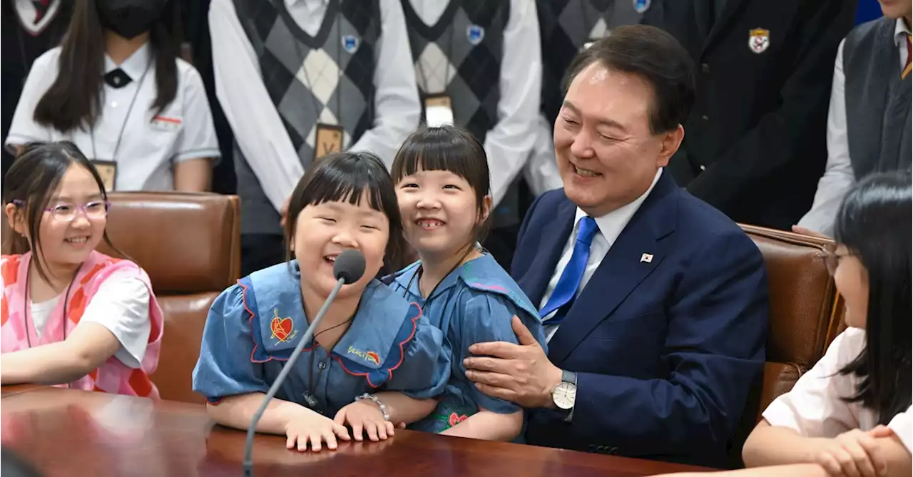 대통령실 가이드한 윤...학생들이 '북 미사일 대처법' 묻자 한 답 | 중앙일보