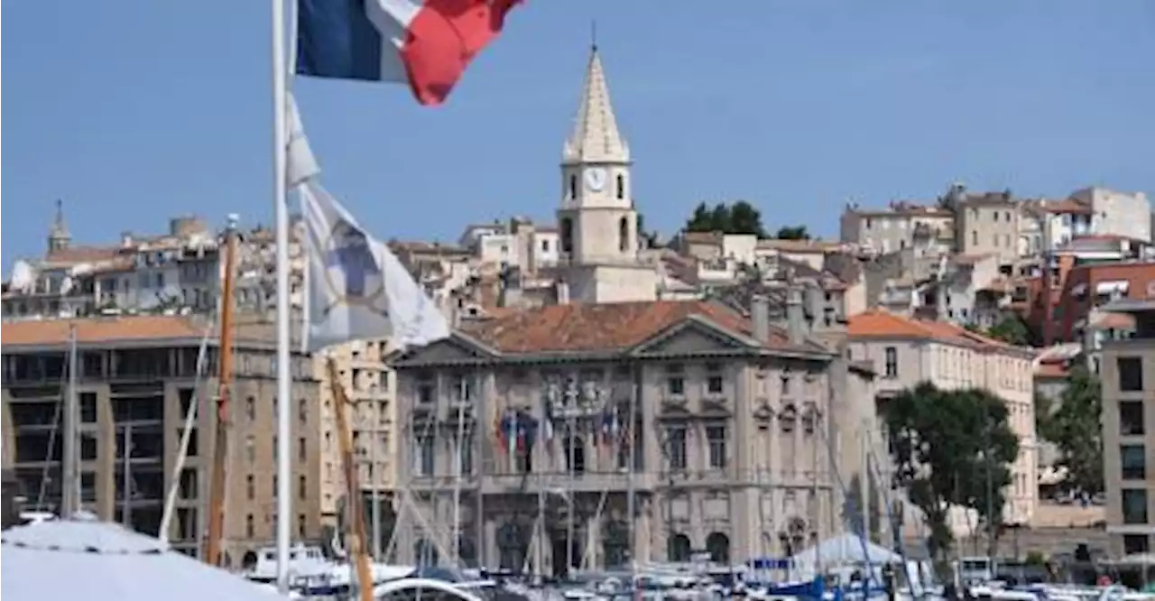 Mélange des genres embarrassant à la mairie de Marseille