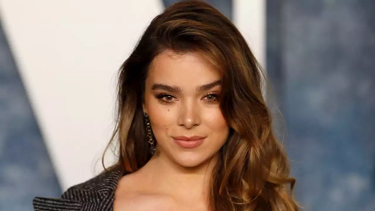 Hailee Steinfeld's Secret to “Popping” Skin Is Simpler Than You Could Ever Imagine