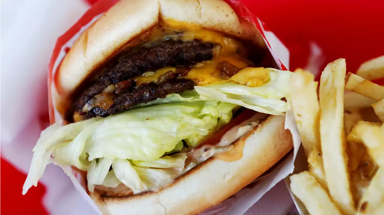 These LA Restaurants Made the Yelp List of Top 100 Burgers in America