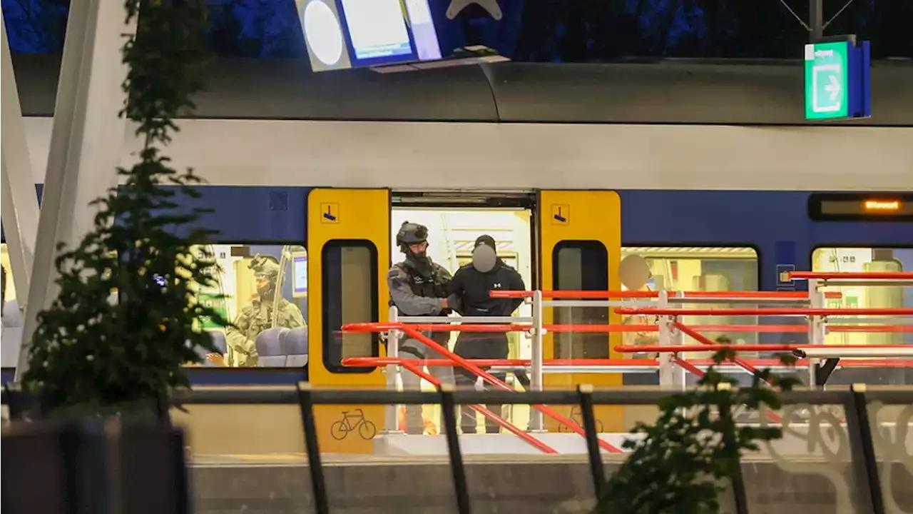 Verdachte schietpartij aangehouden in trein naar Amsterdam, politie vindt vuurwapen