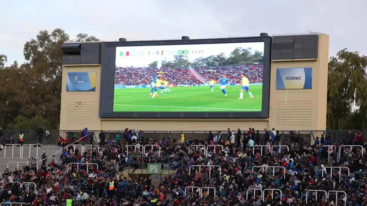 Escándalo en el Mundial Sub 20: taparon el símbolo de las Islas en el Estadio Malvinas Argentinas | El gobernador de Mendoza y el Ministerio de Deportes no dieron explicaciones