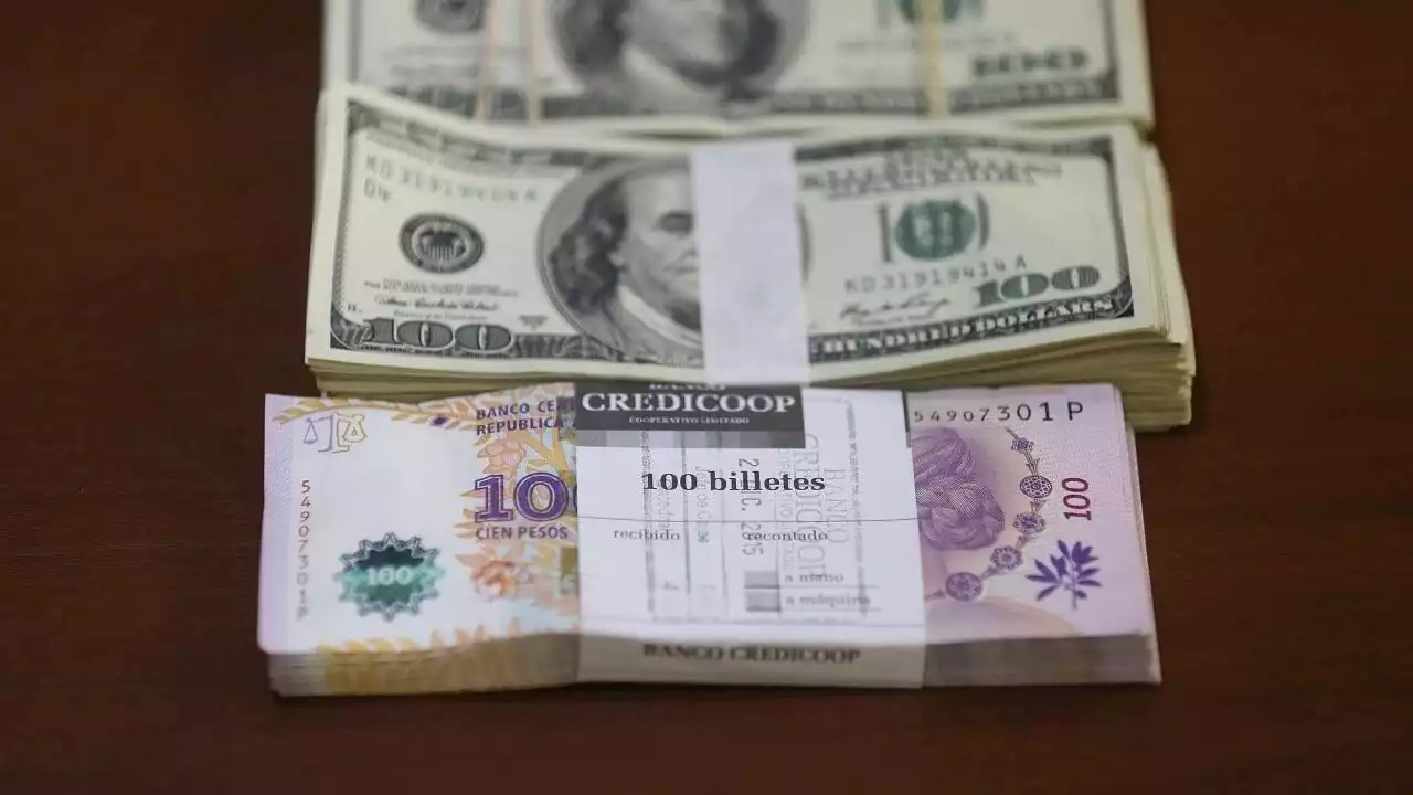 Argentine: le nouveau billet de 2000 pesos déjà boudé par les épargnants qui lui préfèrent le dollar