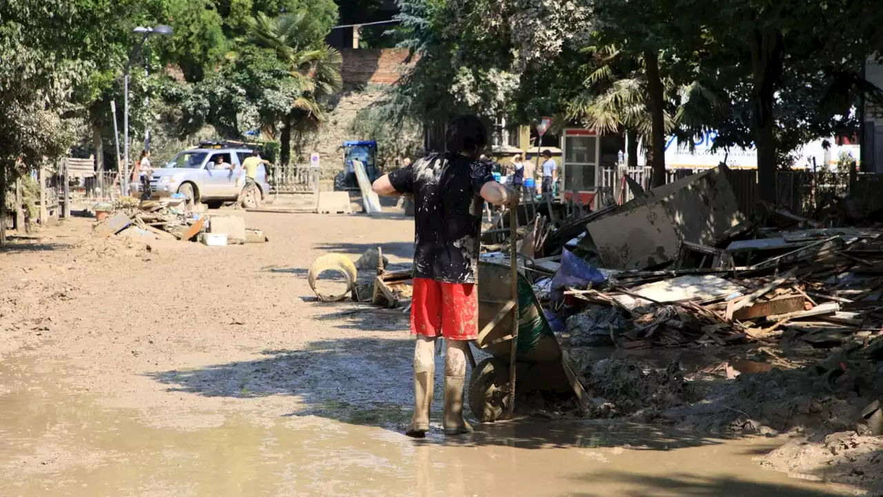 Infezioni e vaccini: perché l'acqua stagnante dopo l'alluvione è un pericolo