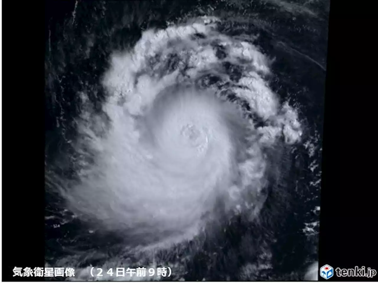 5月として異例の台風2号 日曜に中心気圧905hPaまで低下予想 日本への影響は(気象予報士 中川 裕美子)